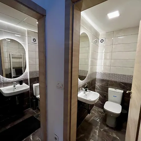 Modern 2-bedroom With Mountain View Daire