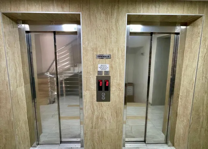 Apartment Modern 2-bedroom With Mountain View