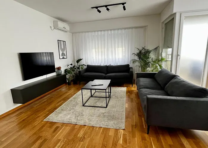 Modern 2-bedroom With Mountain View Apartment *